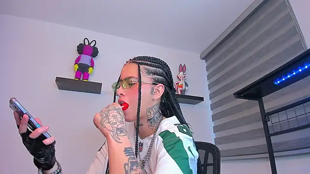 Gangster Girl online show from December 21, 9:22 pm