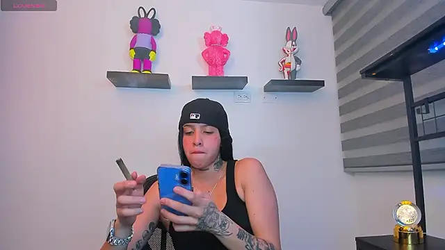 Gangster Girl online show from February 5, 12:15 am