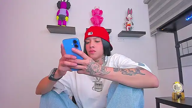 Gangster Girl online show from April 23, 6:36 am