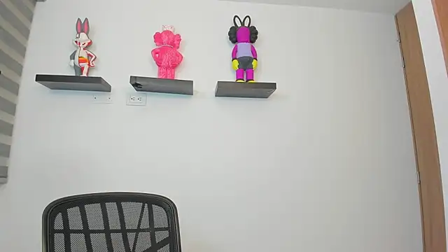 Gangster Girl online show from May 9, 8:52 am
