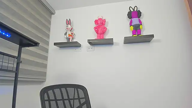 Gangster Girl online show from May 14, 5:03 am