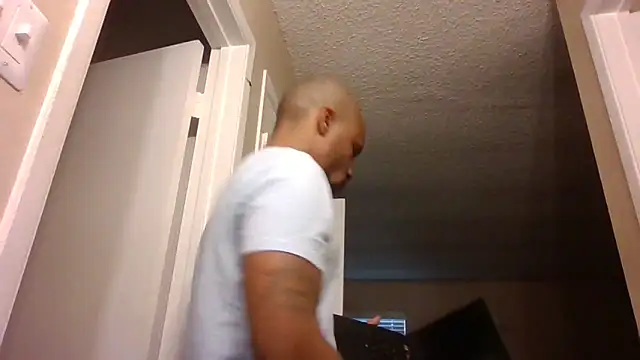 Snapshot of SexxyreddMale chatting on March 4, 10:27 pm SexxyreddMale online show from March 4, 10:27 pm