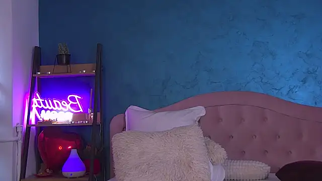 RaisaVawn online show from February 8, 11:01 am