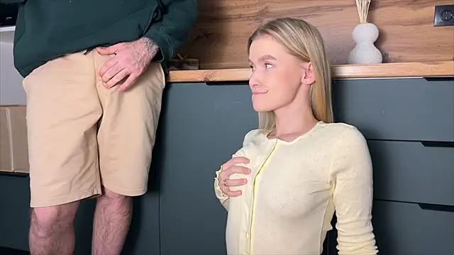 Snapshot of Adelovenick chatting on February 6, 7:50 pm Adelovenick online show from February 6, 7:50 pm