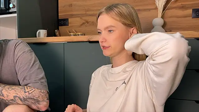 Snapshot of Adelovenick chatting on February 19, 11:39 am Adelovenick online show from February 19, 11:39 am