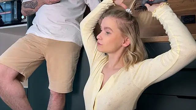 Snapshot of Adelovenick chatting on March 4, 10:10 am Adelovenick online show from March 4, 10:10 am