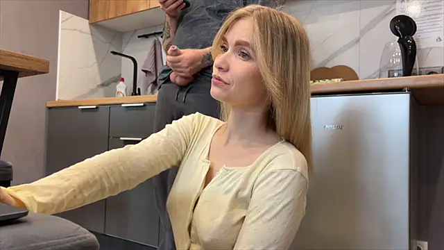 Adelovenick online show from April 16, 3:40 am