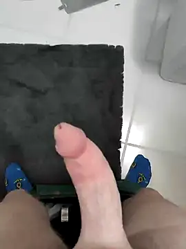 Snapshot of moaning4you95 chatting on February 6, 7:40 pm moaning4you95 online show from February 6, 7:40 pm