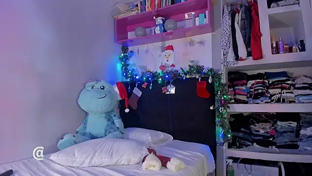 Snapshot of meganthompsonn22 chatting on December 7, 5:48 am meganthompsonn22 online show from December 7, 5:48 am