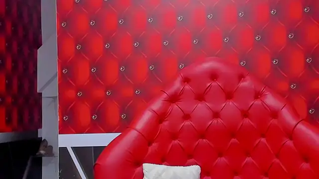 SARAFOXX  online show from February 15, 11:50 am