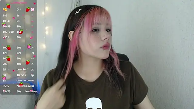 Snapshot of mixie_cute chatting on December 22, 8:58 pm mixie cute online show from December 22, 8:58 pm