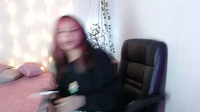 Snapshot of mixie_cute chatting on January 5, 10:08 pm mixie cute online show from January 5, 10:08 pm