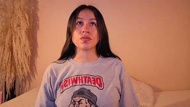 EmiGomez  online show from December 1, 11:37 am