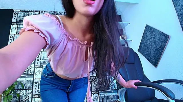 EmiGomez  online show from December 3, 2:04 pm