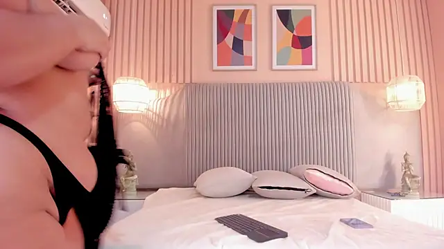 samyriverss online show from October 1, 1:55 am