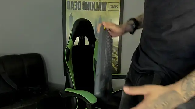 jamesinked  online show from February 9, 6:37 pm