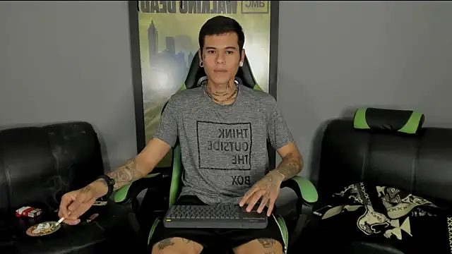 jamesinked  online show from February 25, 8:30 pm