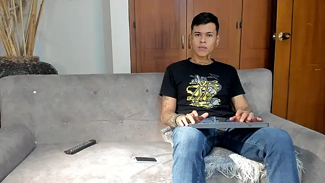 jamesinked  online show from November 8, 3:18 am