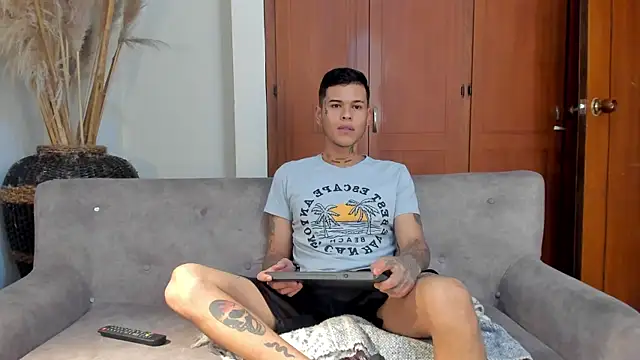 jamesinked  online show from November 9, 8:18 pm