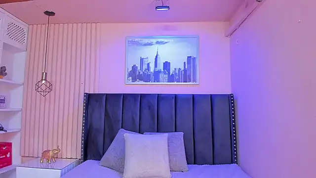 viiolett lee online show from January 23, 8:35 pm