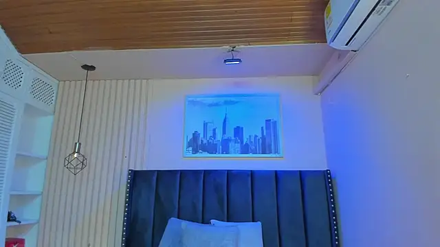 viiolett lee online show from January 24, 8:00 pm