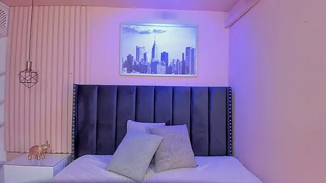 viiolett lee online show from March 22, 8:15 pm