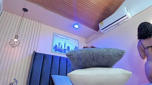 viiolett lee online show from January 11, 8:25 pm