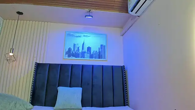 viiolett lee online show from February 15, 8:05 pm