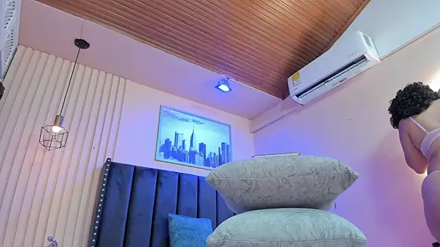 viiolett lee online show from February 27, 8:20 pm