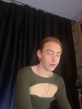 Avril Pearly  online show from February 5, 7:53 pm