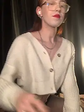 Avril Pearly  online show from February 18, 9:31 pm