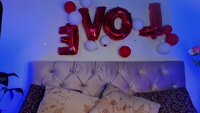 Snapshot of Redpandaa_ chatting on March 4, 6:37 am Redpandaa online show from March 4, 6:37 am