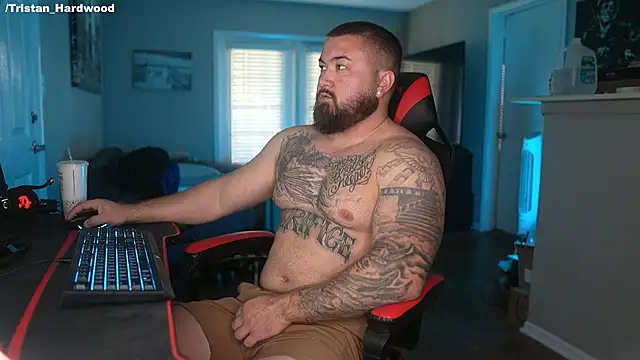 Snapshot of B_The_Creator_X chatting on March 11, 8:20 pm B The Creator X online show from March 11, 8:20 pm