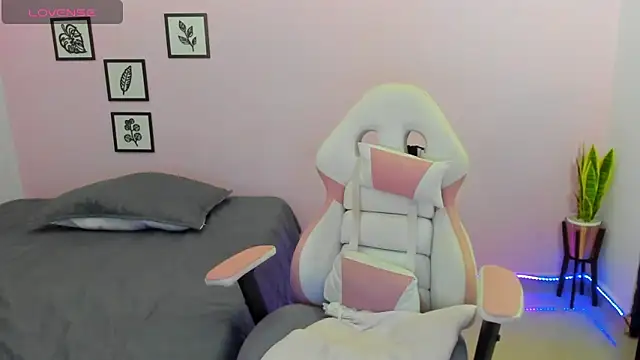 sophie pazz online show from September 18, 10:45 pm