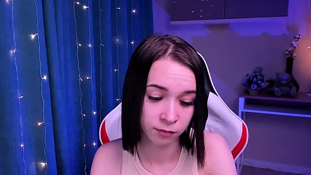 Snapshot of LilithStrangfor chatting on December 24, 2:32 am LilithStrangfor online show from December 24, 2:32 am