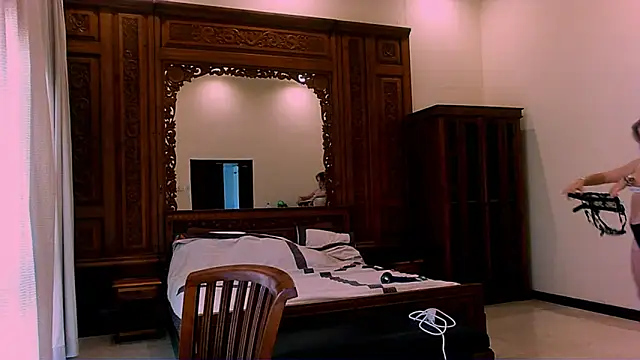 Eva Jaya online show from November 1, 5:42 am