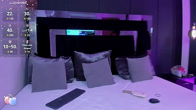 shaina vasquez online show from March 13, 7:28 pm