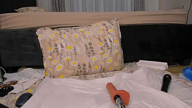 wowsquirtx online show from March 1, 9:40 am