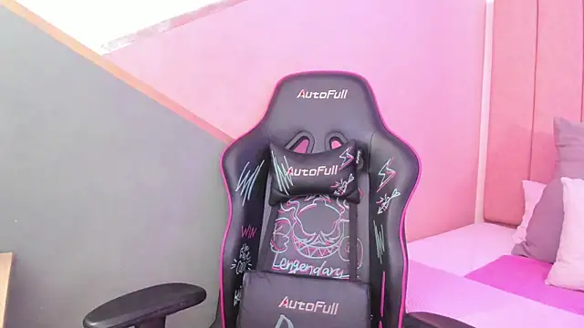 Snapshot of lilith_noahh chatting on January 17, 3:34 am lilith noahh online show from January 17, 3:34 am