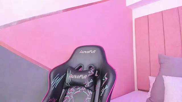 Snapshot of lilith_noahh chatting on January 17, 6:36 am lilith noahh online show from January 17, 6:36 am