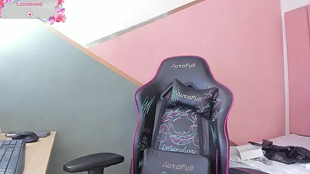 Snapshot of lilith_noahh chatting on January 30, 6:46 am lilith noahh online show from January 30, 6:46 am