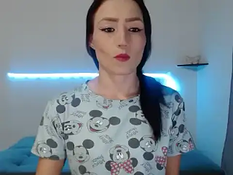 Sara-Guzman1 online show from February 18, 3:42 am