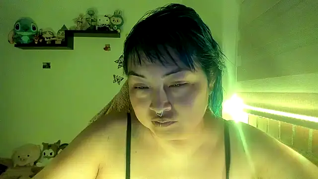 Shaddycute  online show from December 23, 1:14 am