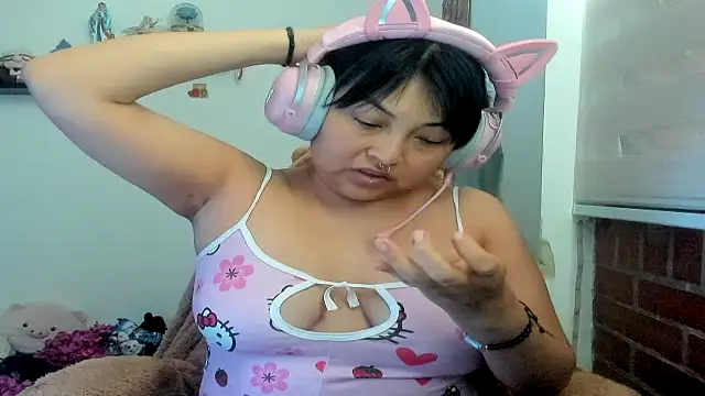 Snapshot of Shaddycute_ chatting on April 18, 9:15 pm Shaddycute online show from April 18, 9:15 pm