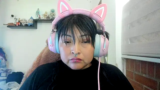 Snapshot of Shaddycute_ chatting on April 20, 9:05 pm Shaddycute online show from April 20, 9:05 pm