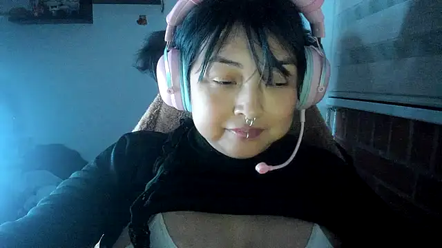 Snapshot of Shaddycute_ chatting on April 21, 1:42 am Shaddycute online show from April 21, 1:42 am