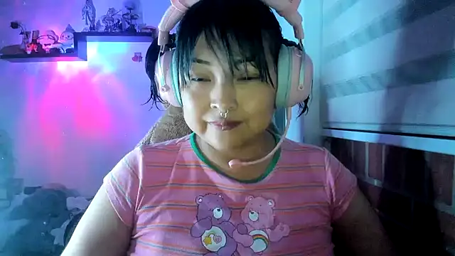 Snapshot of Shaddycute_ chatting on April 22, 12:46 am Shaddycute online show from April 22, 12:46 am
