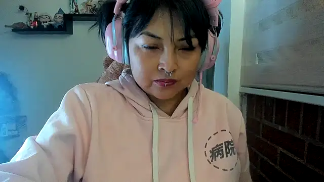 Snapshot of Shaddycute_ chatting on April 25, 1:41 pm Shaddycute online show from April 25, 1:41 pm