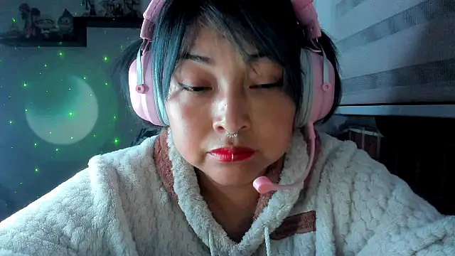 Snapshot of Shaddycute_ chatting on May 18, 4:07 am Shaddycute online show from May 18, 4:07 am