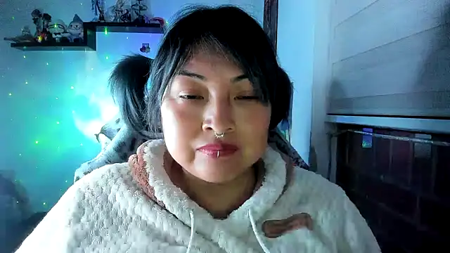 Snapshot of Shaddycute_ chatting on May 19, 1:56 am Shaddycute online show from May 19, 1:56 am